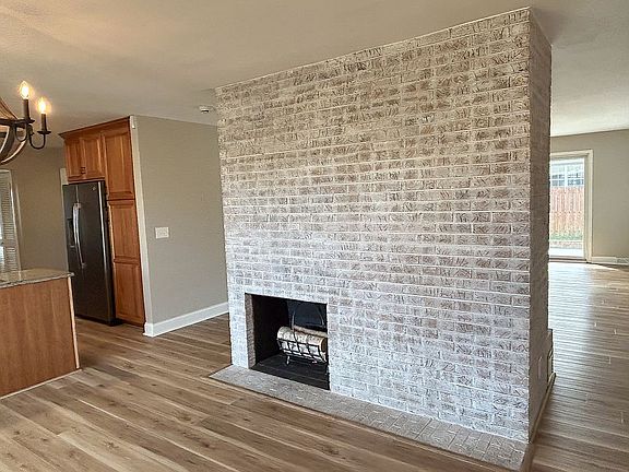 3rd image of 300 Roosevelt Dr