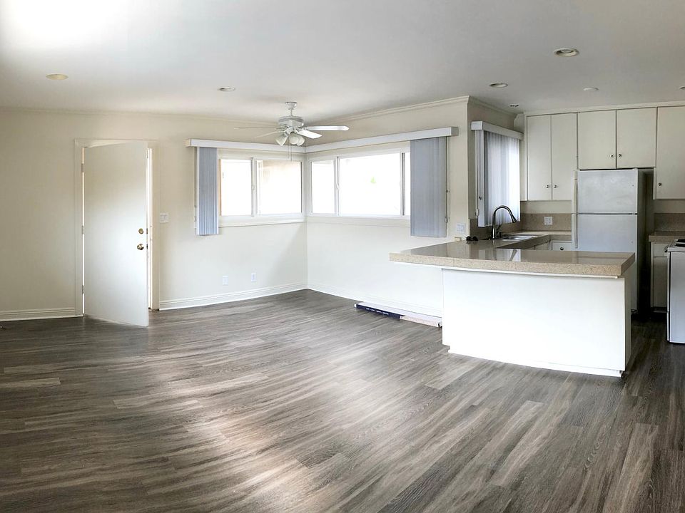 Living/kitchen area - new flooring