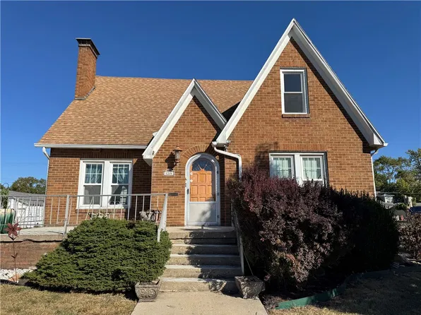 1208 Lakeland Ave, Mattoon, IL 61938