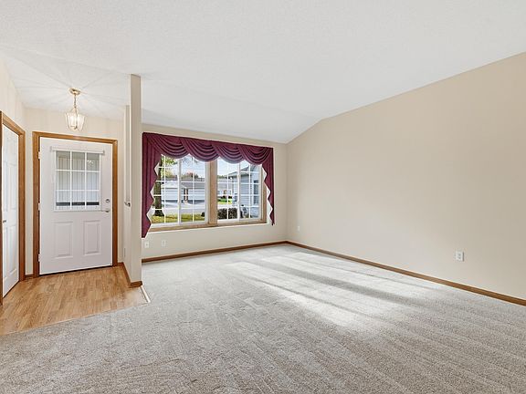 3rd image of 689 Lake View Echo