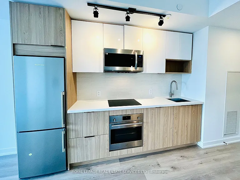 5 Defries St #2009 — Photo 3