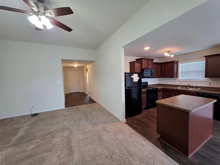 723 Crystal Lakes Dr — Photo 12
