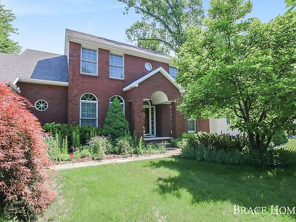 2nd image of 2476 Candlewick Ct SE