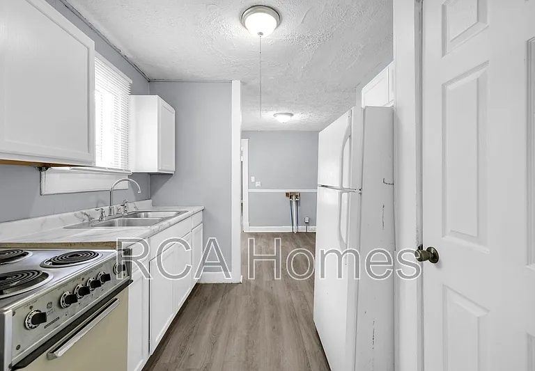 1358 N Gale St — Photo 6