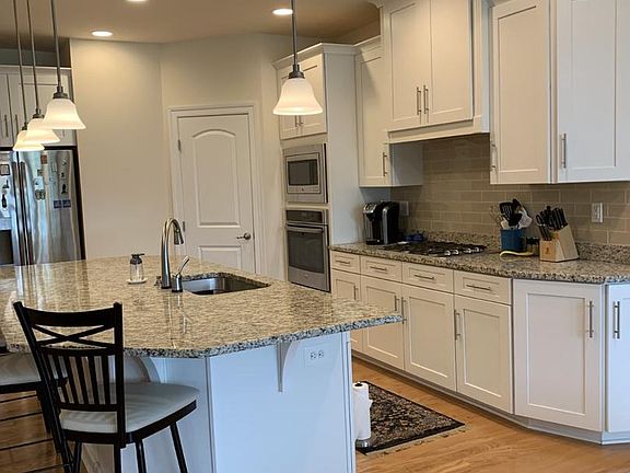 3rd image of 33001 Venezia Way