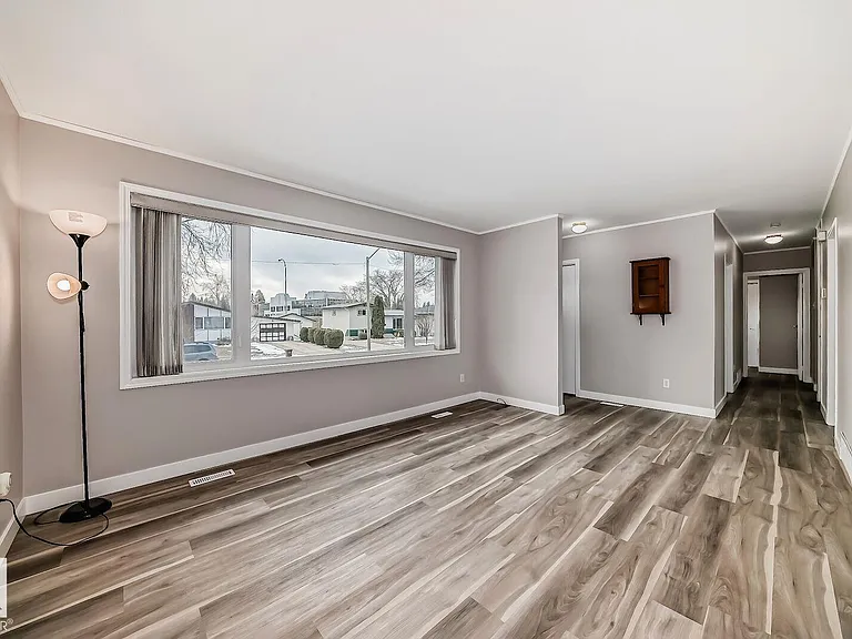 37 Sheridan Dr — Photo 7