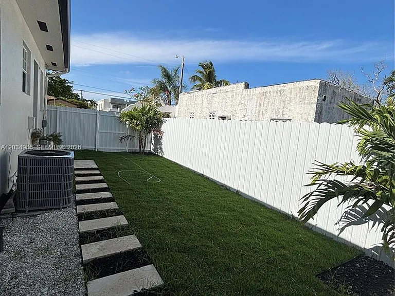 3606 SW 17th St #1 — Photo 3