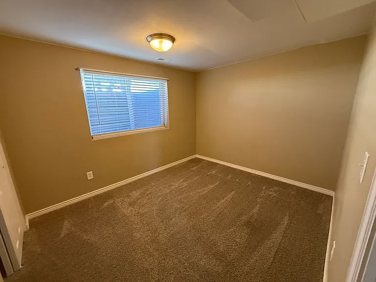 4091 S 1100 W — Photo 16