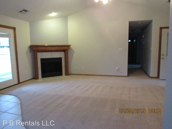2nd image of 3611 NE Bradford St