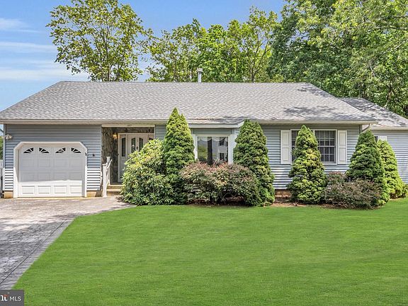 2nd image of 107 Fox Hollow Dr