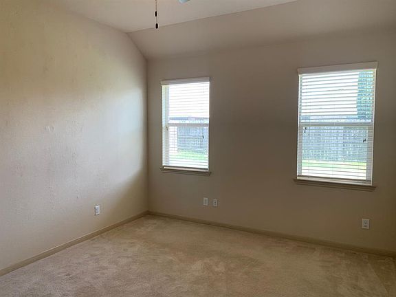 5th image of 18827 Cove Pointe Dr