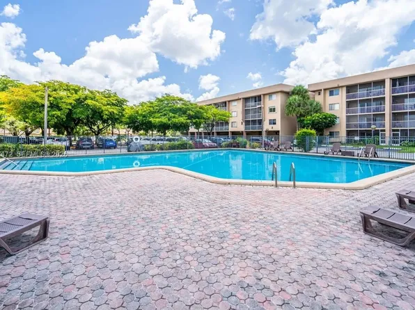17000 NW 67th Ave APT 405, Hialeah, FL 33015