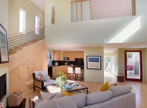 3rd image of 414 Howland Canal Ct