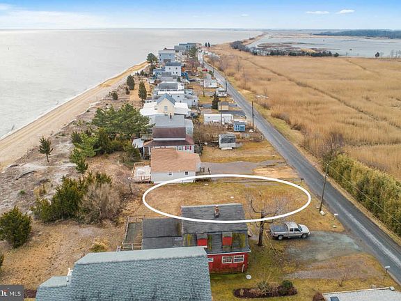 4th image of 105 S Bay Dr