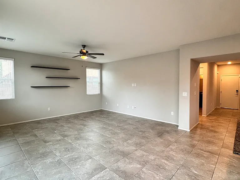 White Opal St — Photo 2