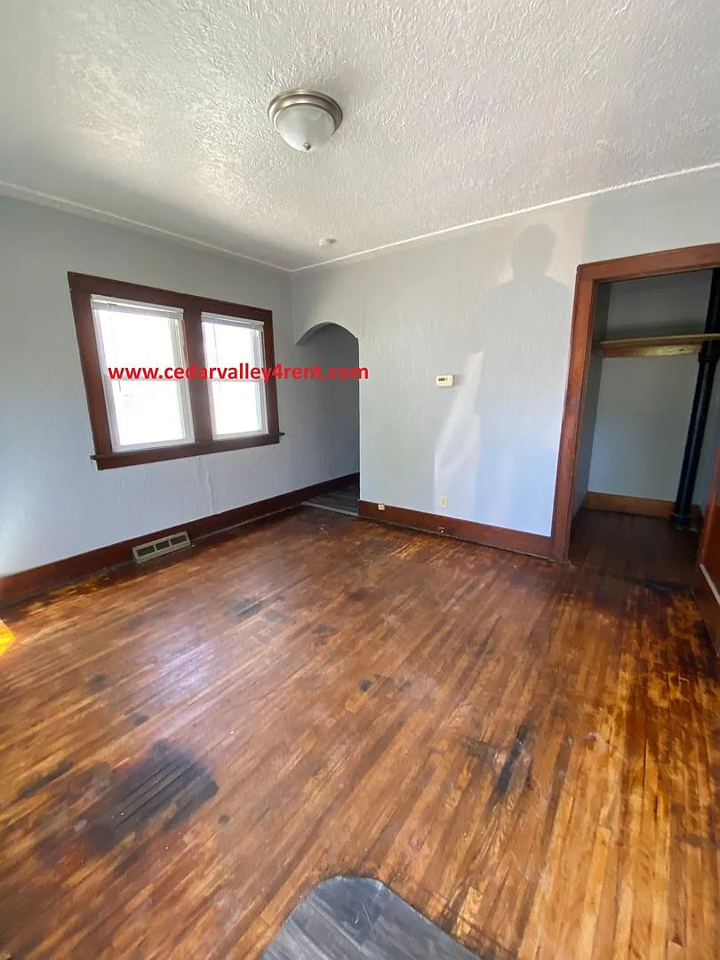 1 bedroom 1 bath duplex at 311 Dearborn — Photo 2