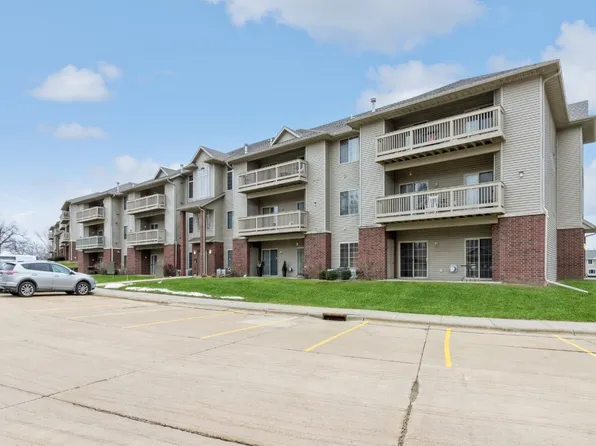250 Cimarron Dr Unit 222, Hiawatha, IA 52233