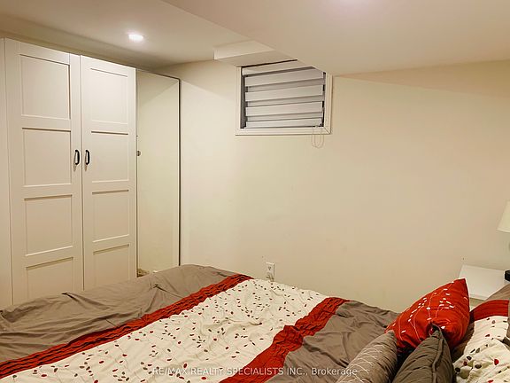 3rd image of 2849 Oslo Cres
