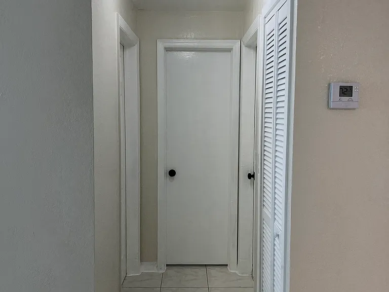 304 NW 11th Ave — Photo 12