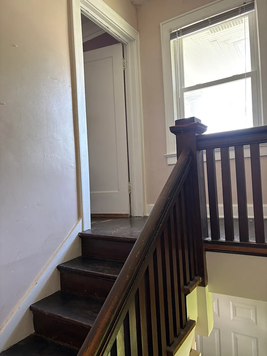 Front door to unit. - 5605 Forest Ave