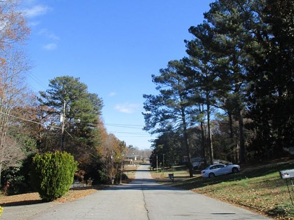 4th image of 4445 Arcadia Dr