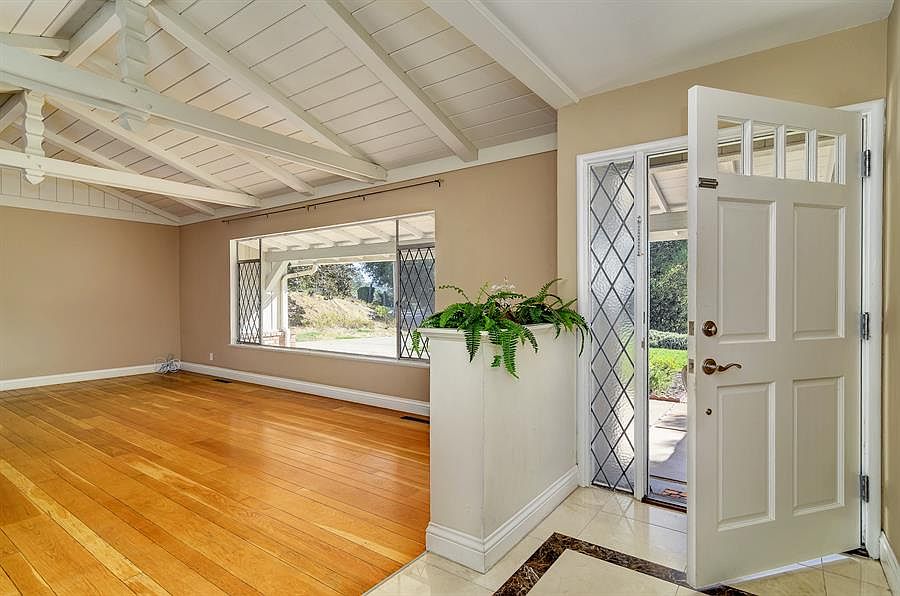 2nd image of 128 Scenic Dr