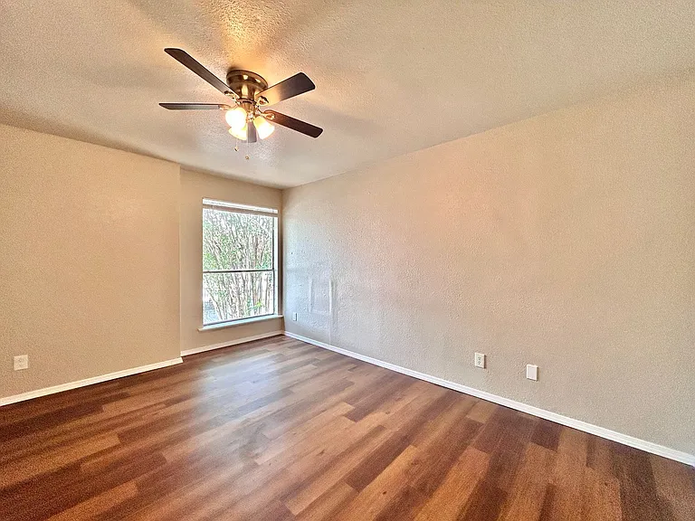 7111 E Highway 290 #D — Photo 15