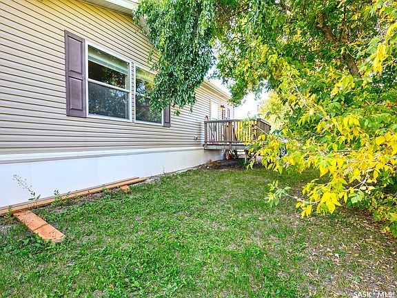 4th image of 15 Prairie View Crescent
