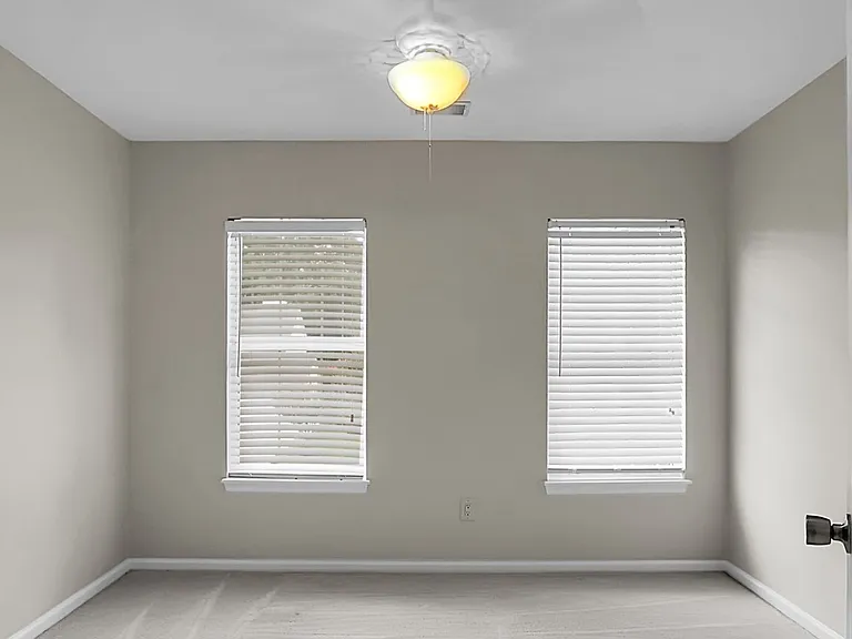 3274 Middleburry Ln — Photo 32