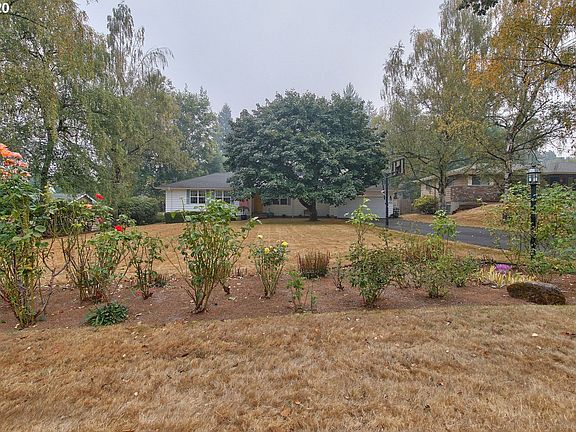 2nd image of 1005 Woodlawn Ave