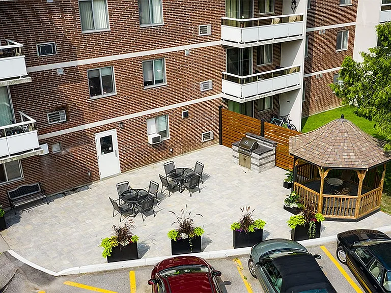 434 William St — Photo 17