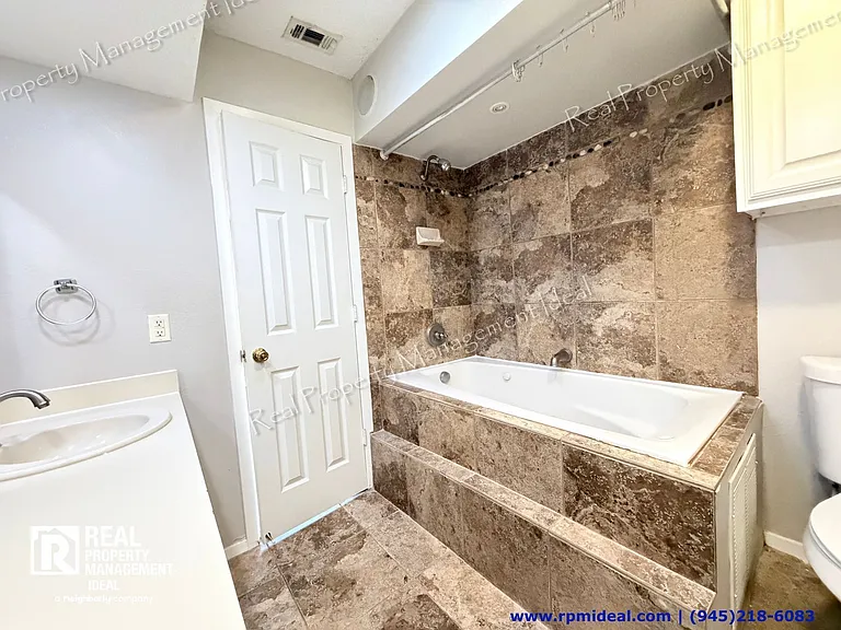 7832 Pebblebrook Dr — Photo 23
