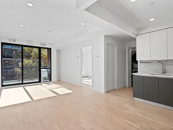 4th image of 2600 7th Ave #4Q