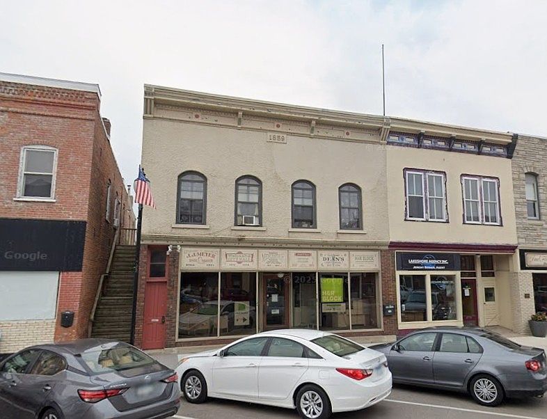 1st image of 143 Main St W #1/2