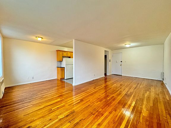 2nd image of 14943 35th Ave APT 5A