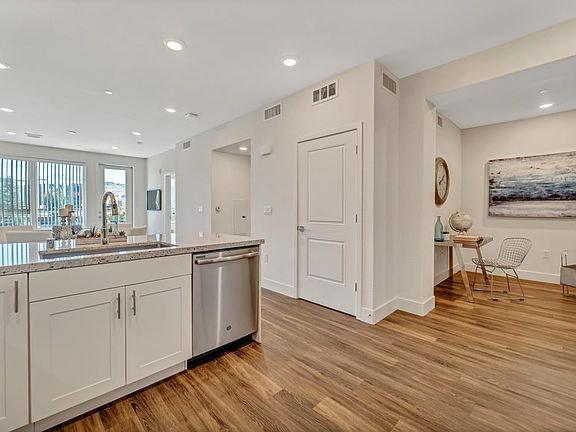 5th image of 5933 Sunstone Dr #403