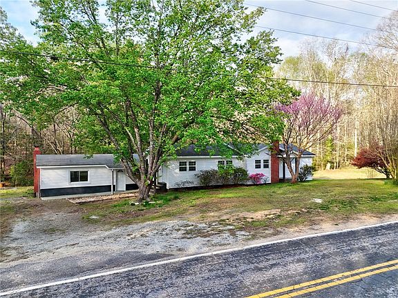 3rd image of 303 Garren Rd