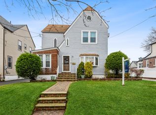 13836 225th St, Springfield Gardens, NY 11413