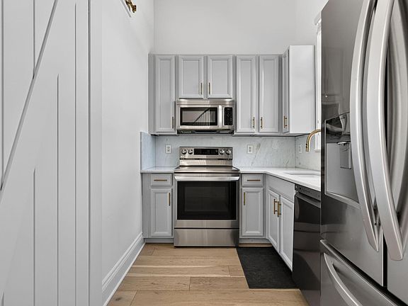 4th image of 180 NE 6th Avenue #A