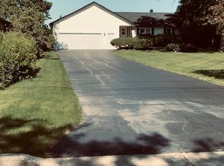 2604 E Bonnie Brook Ln, Waukegan, IL