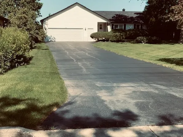 2604 E Bonnie Brook Ln, Waukegan, IL 60087