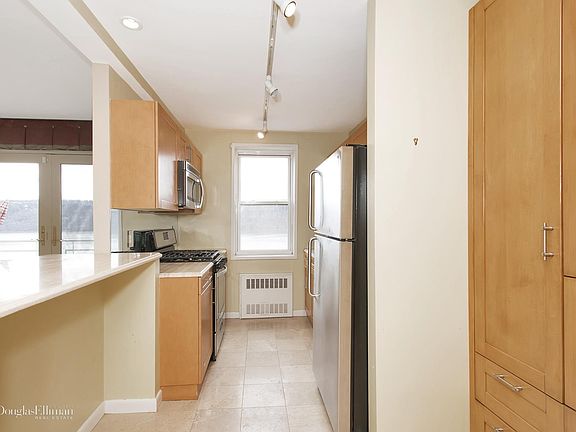 2nd image of 679 Warburton Ave APT 8L