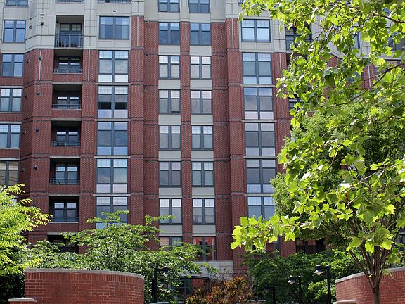 2nd image of 1021 N Garfield St APT 447