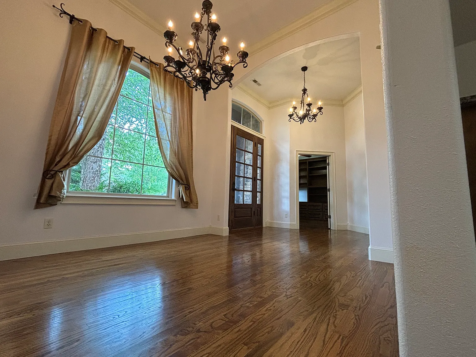 4 bed, 3.5 bath, 3754 sqft, $4,100 — Photo 4