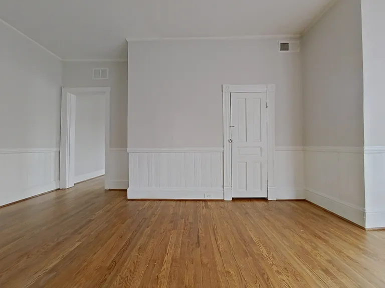 304 Oakwood St — Photo 13