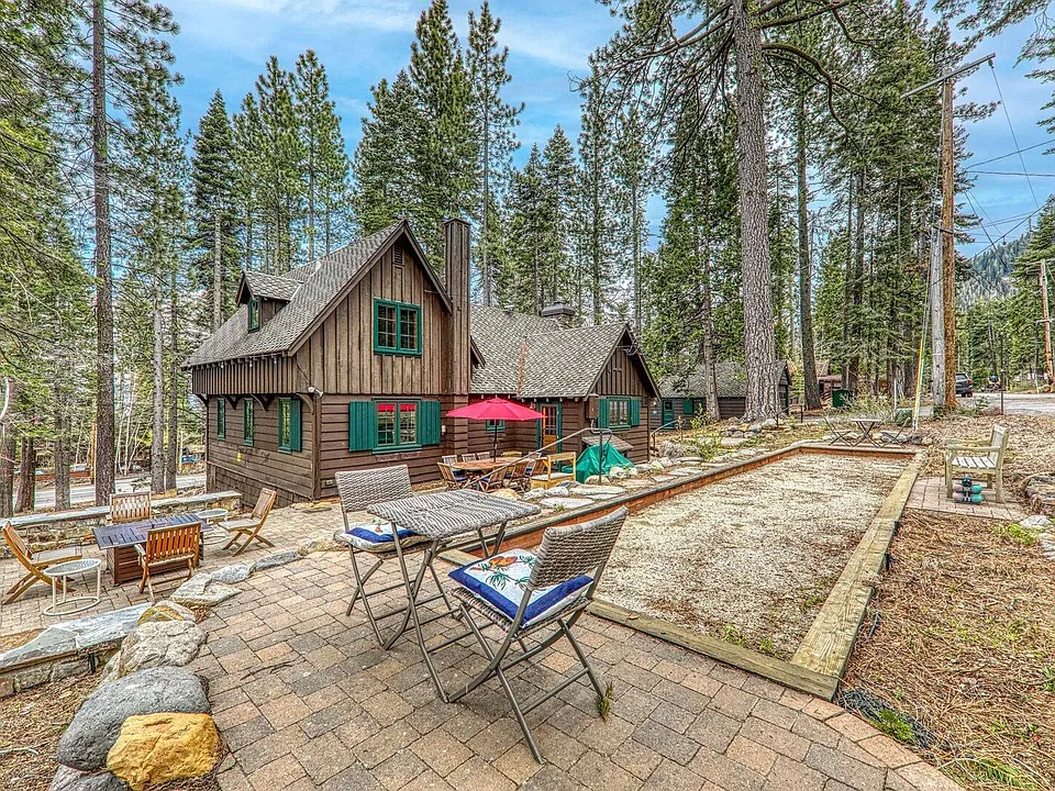 2555 Finch Ln