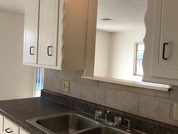 3rd image of 2620 N Peniel Ave