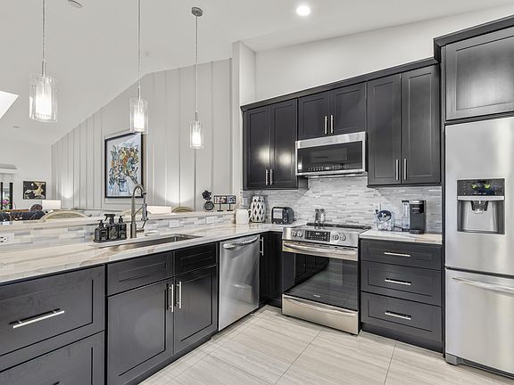 2nd image of 6507 Royal Manor Circle