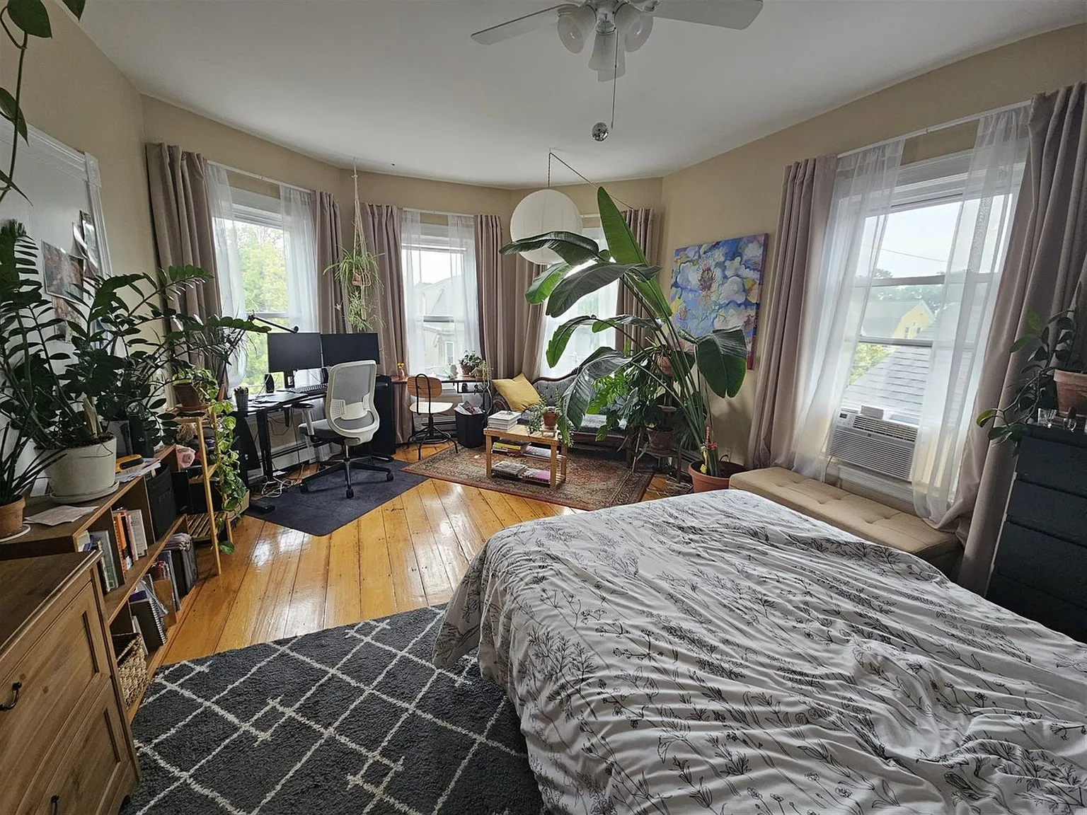 3 bed, 900 sqft, $3,550 — Photo 4