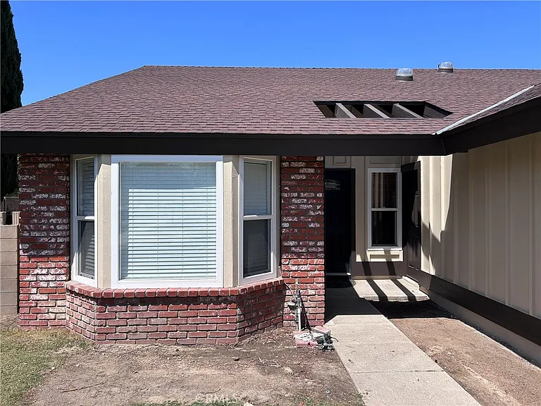 1271 N Emogene St — Photo 1
